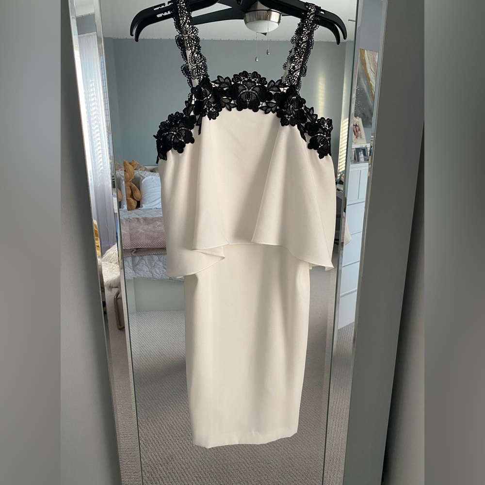 Stunning Antonio Melani white/black cocktail dress.size6